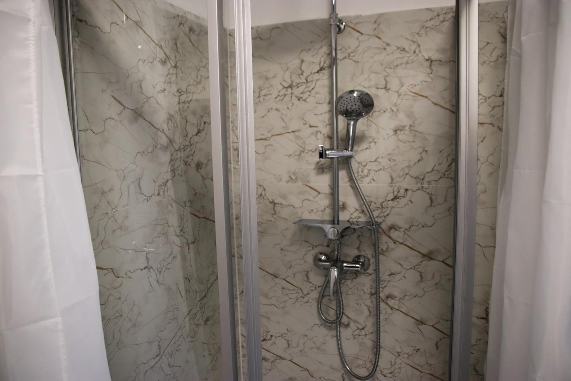 Melange Rooms Wina Bagian luar foto