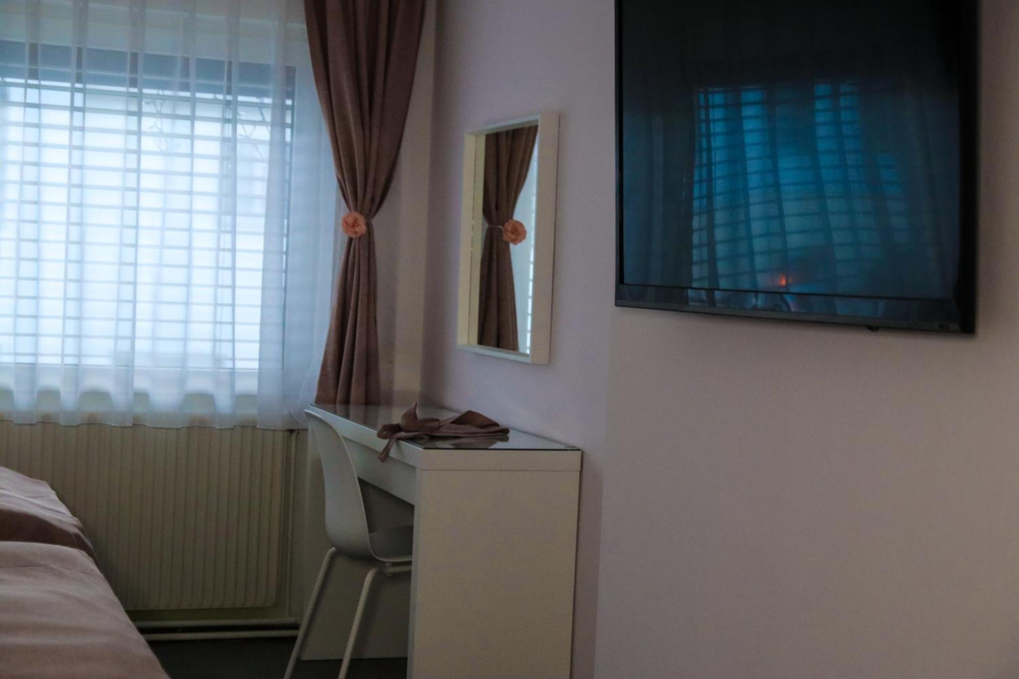 Melange Rooms Wina Bagian luar foto