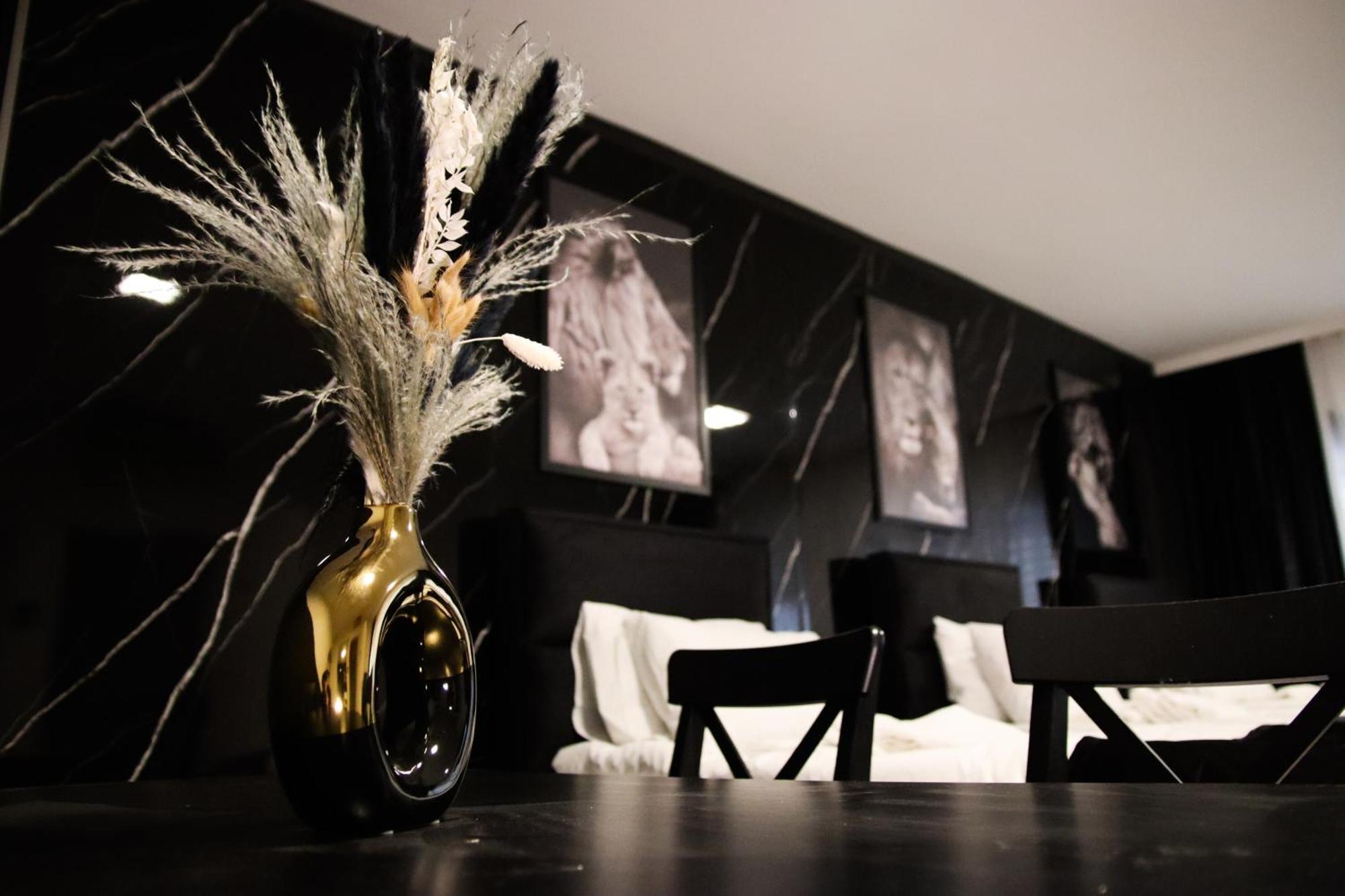 Melange Rooms Wina Bagian luar foto